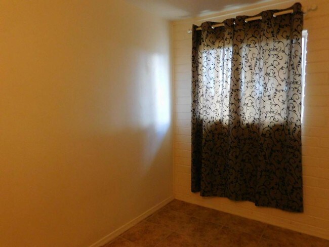 Building Photo - 154 E Papago Way