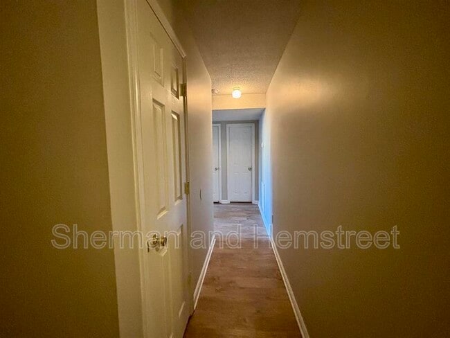 Building Photo - 104 Commons Dr