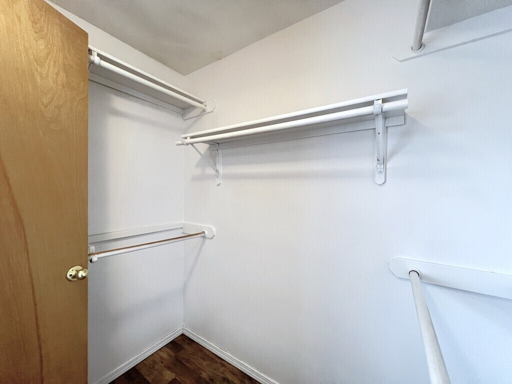 Building Photo - 10610 W Hinsdale St