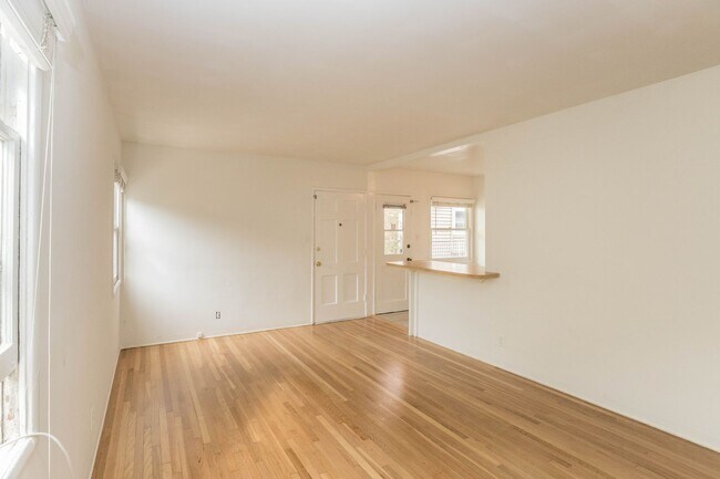 Building Photo - 25 19th Ave