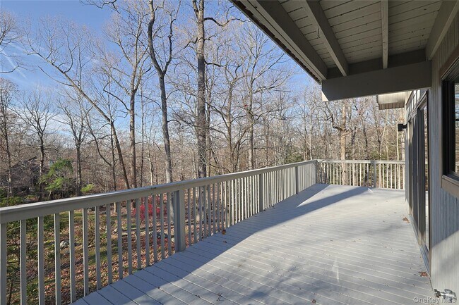 Building Photo - 300 Clausland Mountain Rd