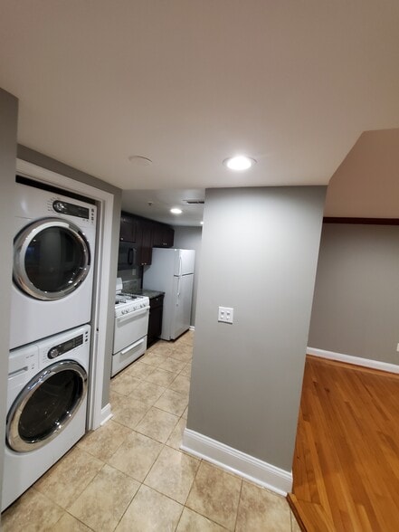 Building Photo - 2603 Douglass Pl SE