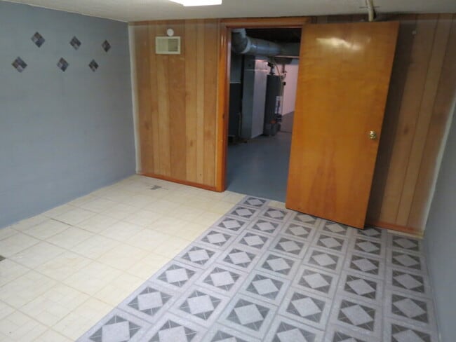 Building Photo - 2741 Thorndale Ave