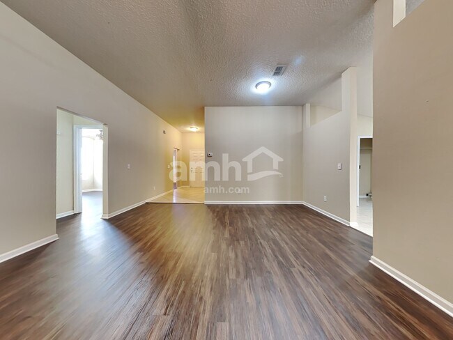 Building Photo - 12333 Anarania Dr