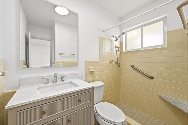 Building Photo - 4454 W Tradewinds Ave