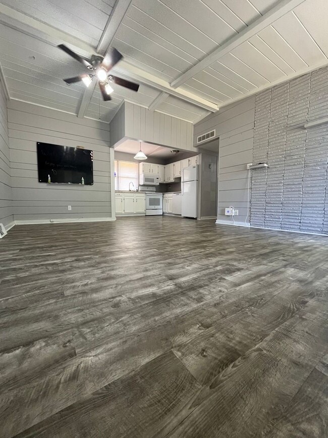 Building Photo - 3 bedroom 1 bath home for rent