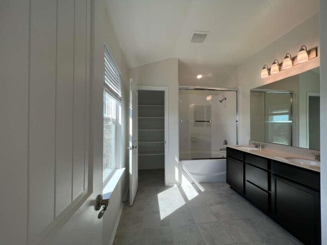 Building Photo - 2013 Ebony Dove St