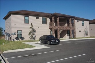 Building Photo - 9 West Dr