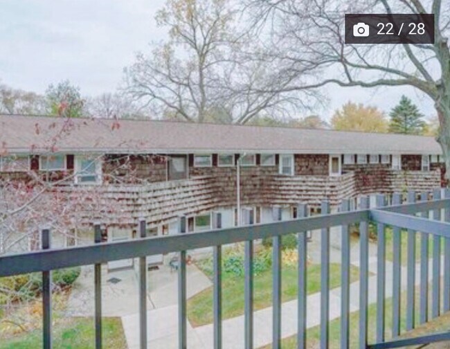 Building Photo - 115 Lakewood Gardens Ln