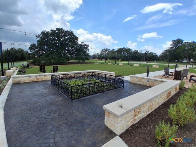 Building Photo - 253 Villars Dr