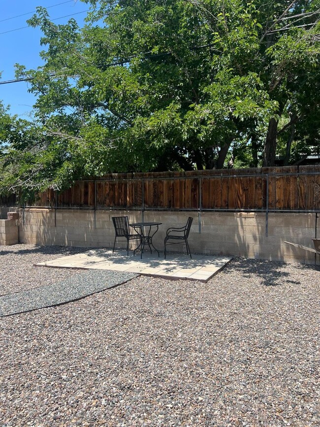 Building Photo - 4121 Mesa Verde Ave NE
