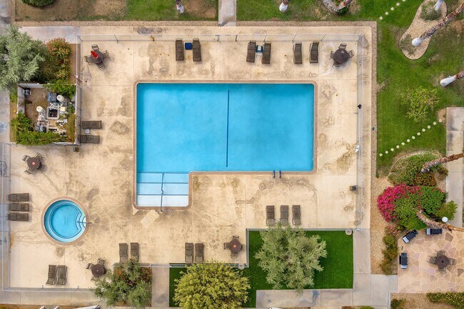 Building Photo - 1950 S Palm Canyon Dr