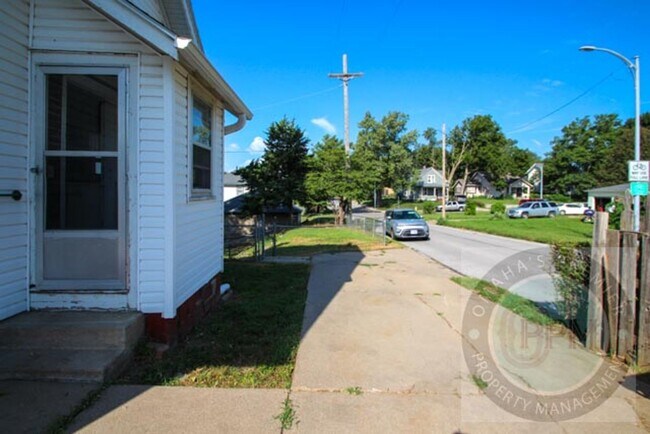 Building Photo - 2802 S 31st St