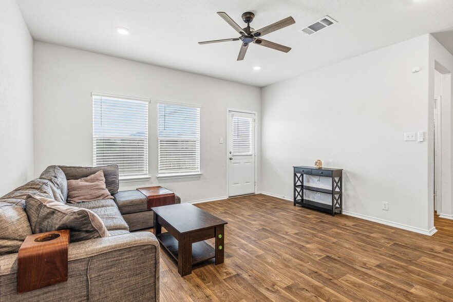 Building Photo - 10512 Gala Blvd