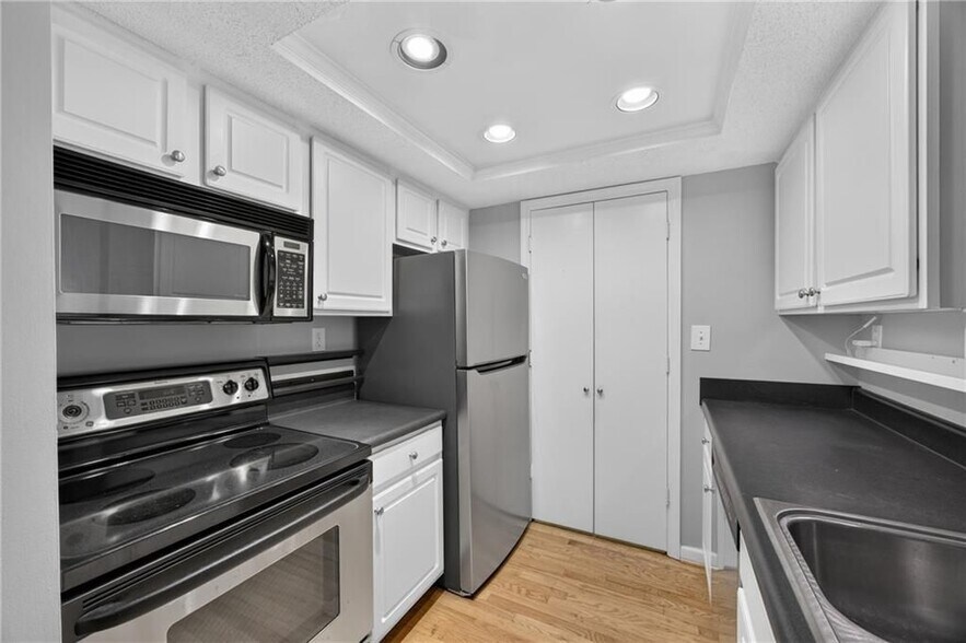 Building Photo - 1021 Chastain Park Ct NE