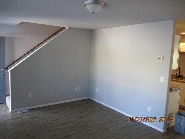 Building Photo - Beautifully remodeled 3 bed, 3 bath Duplex