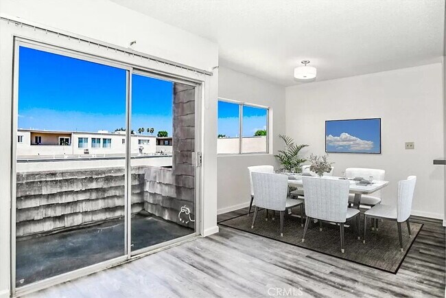 Building Photo - "Chic 1-Bed Oasis with Central Vacuum & Ha...