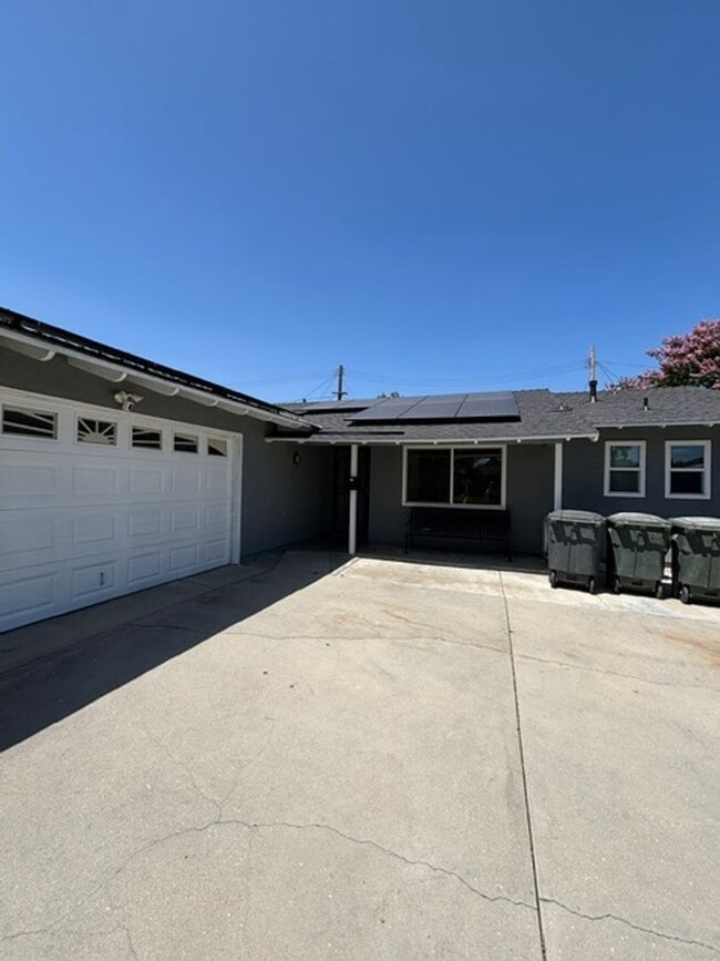 Building Photo - 16025 Pescados Dr