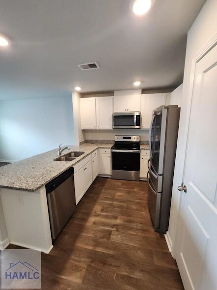 Building Photo - 214 Coneflower Rd