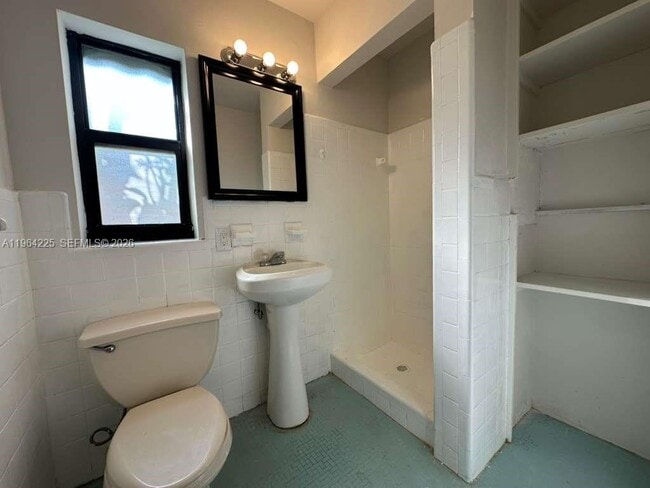 Building Photo - 926 Polk St