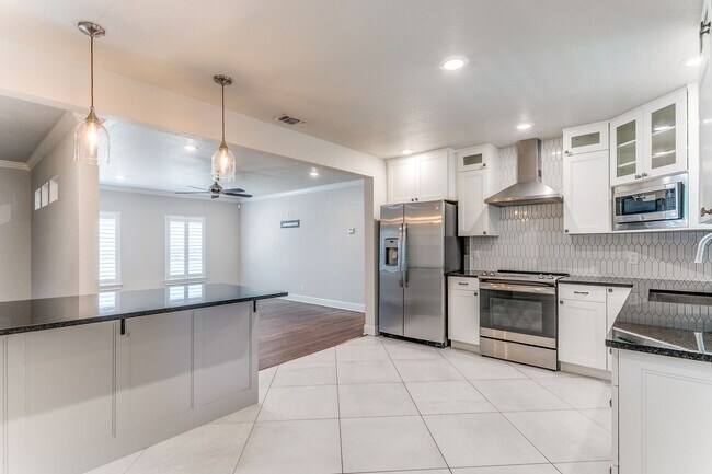 Building Photo - 488-EO