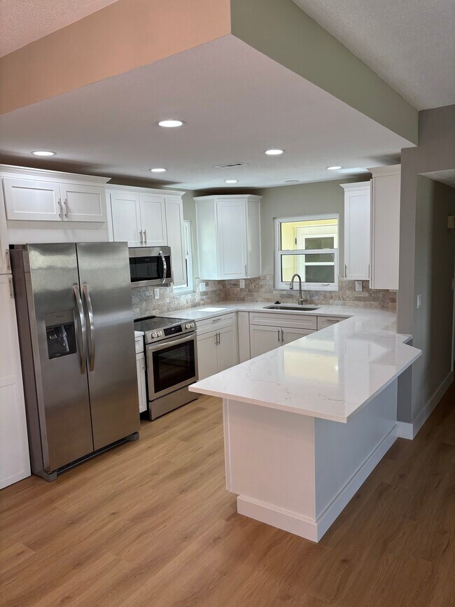 Primary Photo - 5935 Tidewood Ave