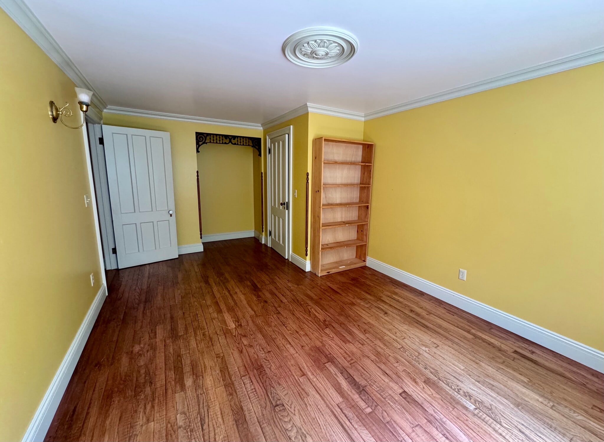 Lower floor bedroom with closet - 113 Penny Ln