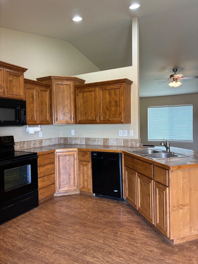 Building Photo - 234 Greenbrier Dr