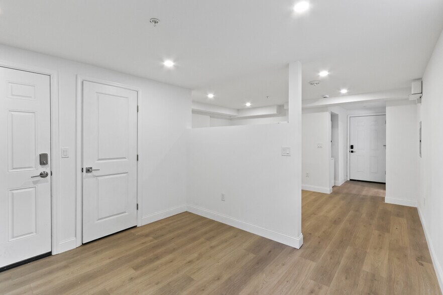Building Photo - 261 Bradley St