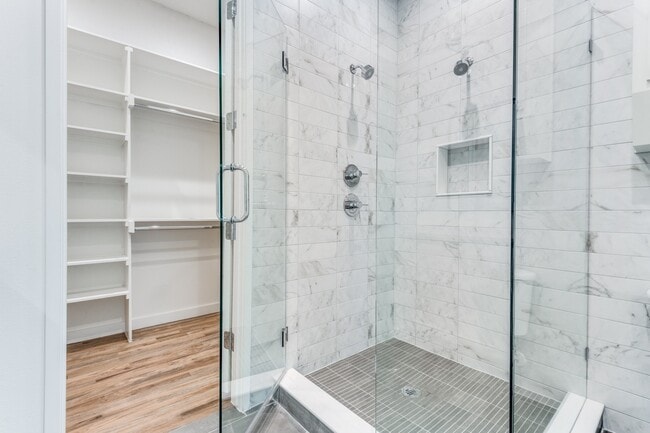 Building Photo - Tucked away Lakewood Gem, 2 story townhome, Walkable area!