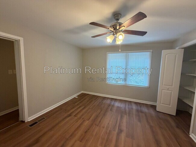 Building Photo - 3224 Forrest Hills Dr SW