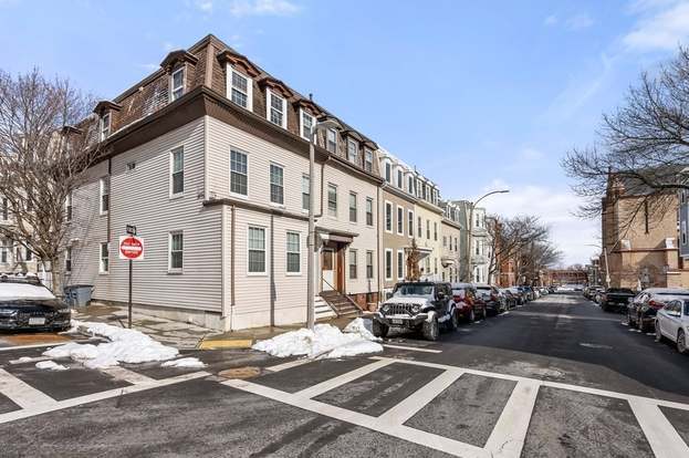 Building Photo - 582 E 4th St