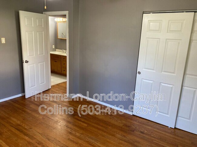 Building Photo - 2465 Hawthorne Manor Dr