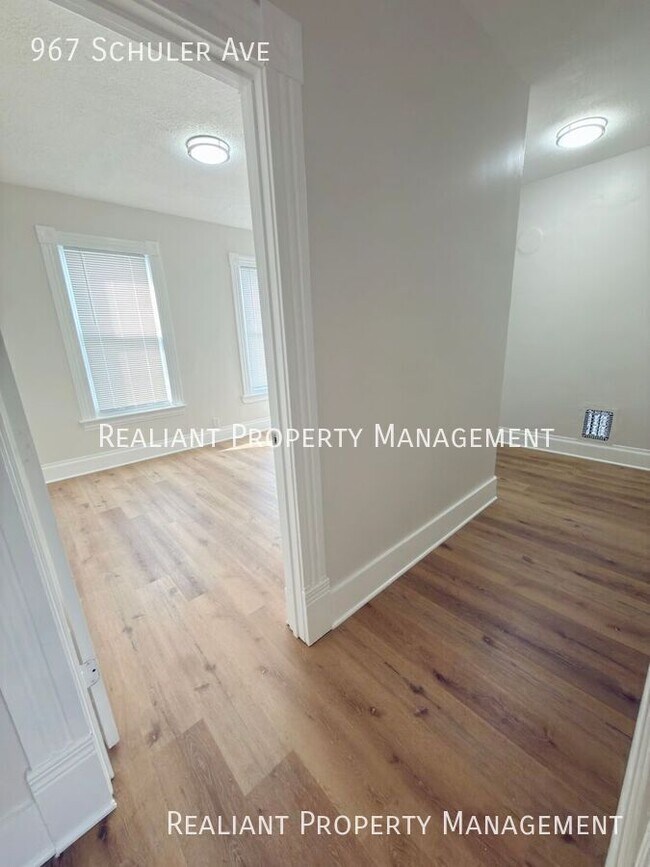 Building Photo - 967 Shuler Ave