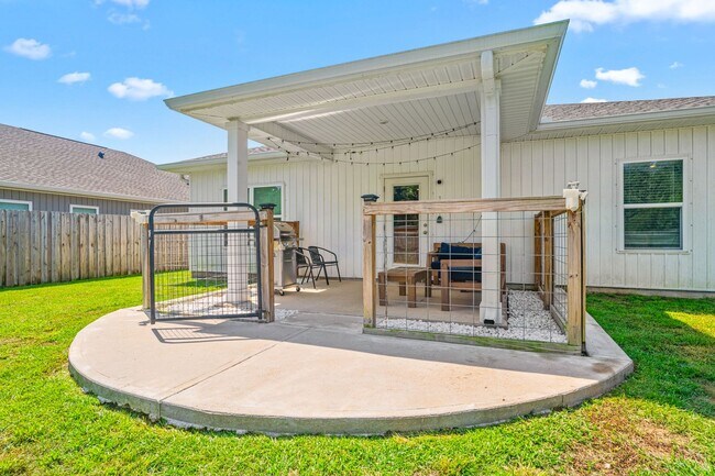 Building Photo - 6686 Sun Tree Cir