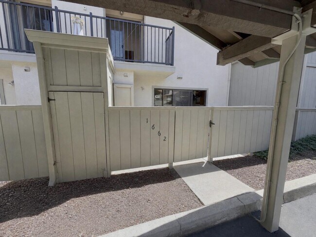 Building Photo - 1662 Parkside Dr