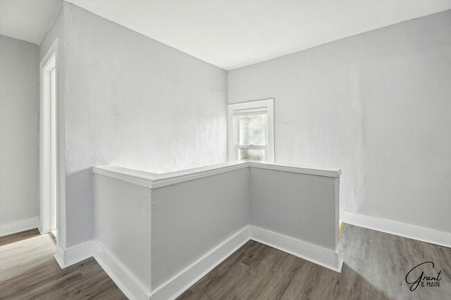 Building Photo - 3 bedroom 2 bath $1375