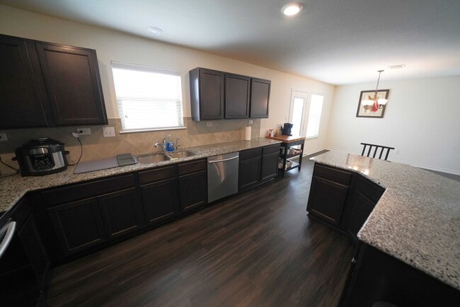 Building Photo - Beautiful Home Now Available in Miller Ran...