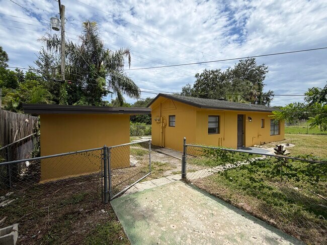 Building Photo - 2320 Sunrise Dr