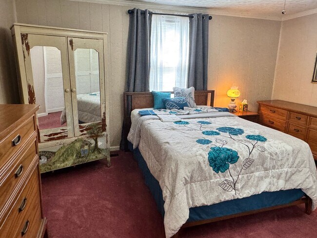 Building Photo - Cozy 1 Bedroom, 1 Bathroom House in High Point