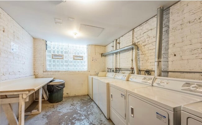 Building Photo - 2837.5 N Sawyer Ave