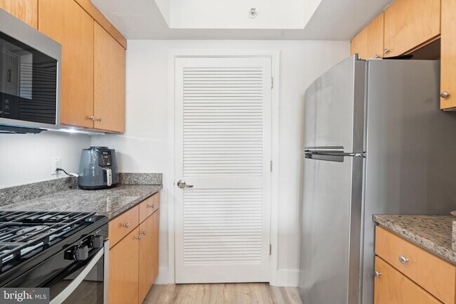 Building Photo - 631 D St NW