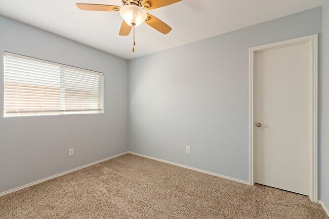 Building Photo - 4908 Meadow Trails Dr