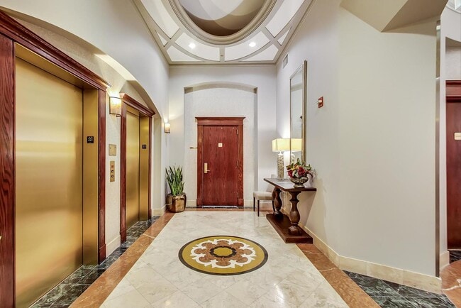 Building Photo - 230 W Division St