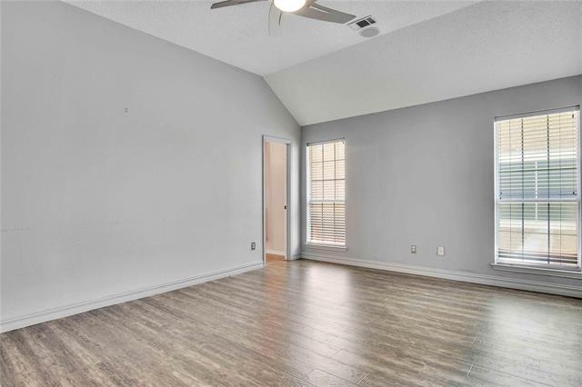 Building Photo - 1023 Essex Dr