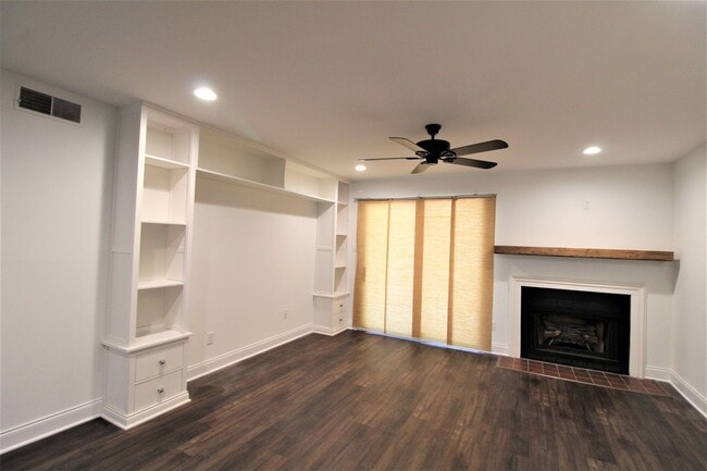 Building Photo - 2 Bedroom Condo In South Park!