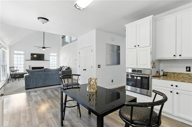 Building Photo - 3625 Cherry Ridge Blvd