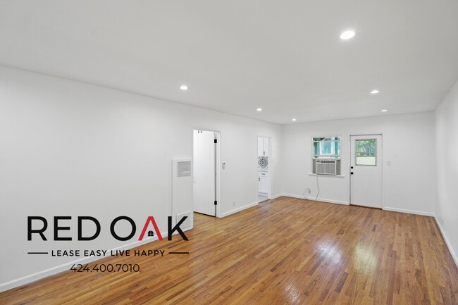 Building Photo - 2247 Merton Ave