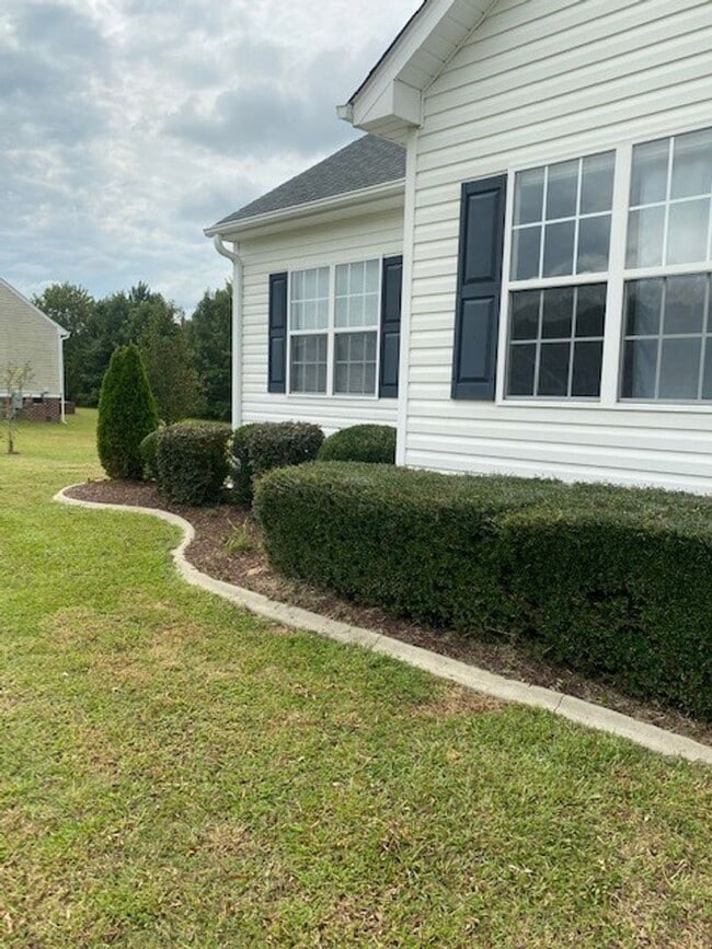 Building Photo - 305 Towbridge Ln