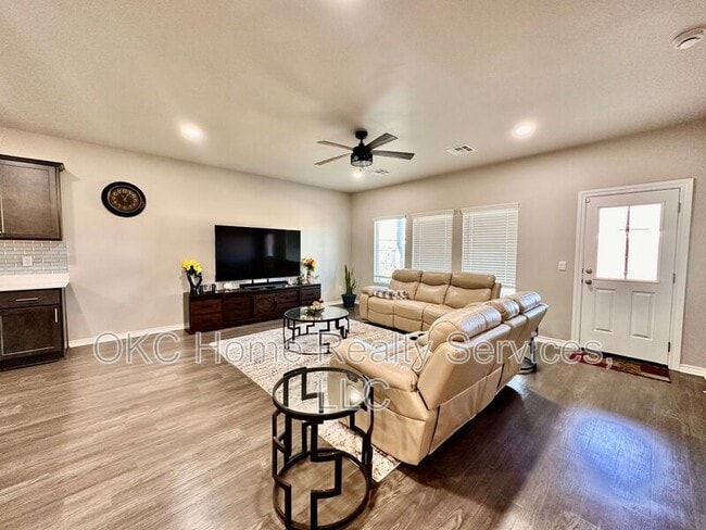 Building Photo - 10341 NW 26th St